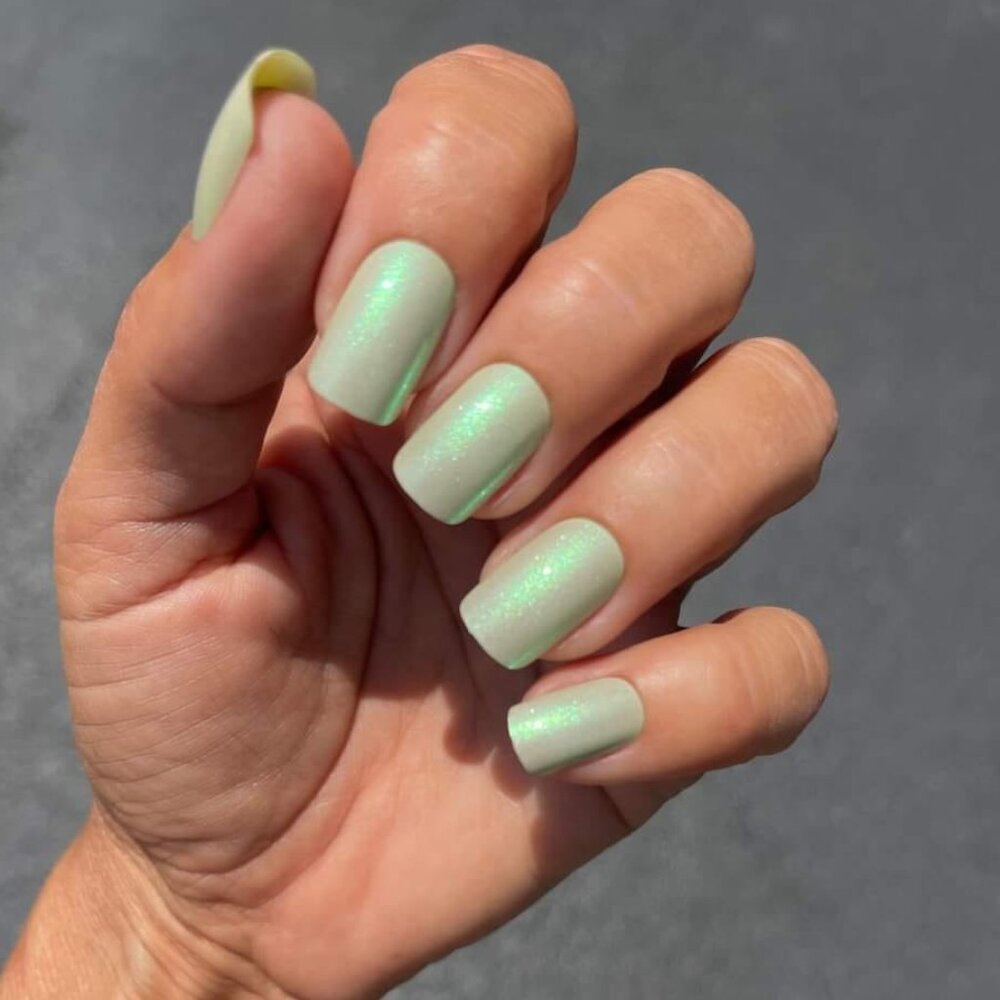 NEW 𝙍𝙚𝙙 𝘼𝙨𝙥𝙚𝙣 Press-On Nail Green Medium Square East Coast Summer Edina